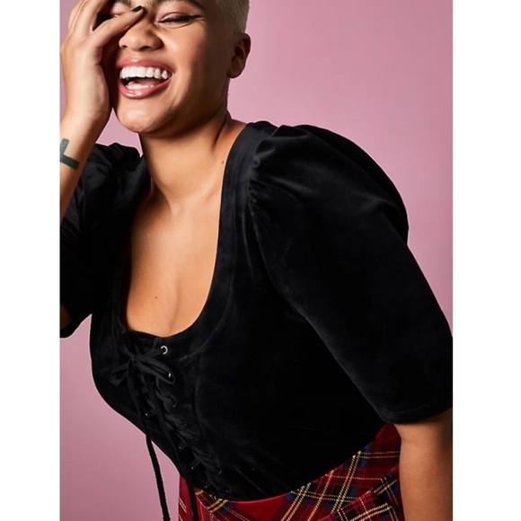 TORRID NWT BETSEY JOHNSON BLACK VELVET PUFF SLEEVE CORSET TOP - Picture 2 of 7